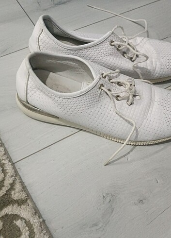 Mammamia marka 40 numara beyaz ayakkabı