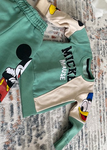 3 Yaş Beden Renkli Mickey Mouse Bebek Takımı