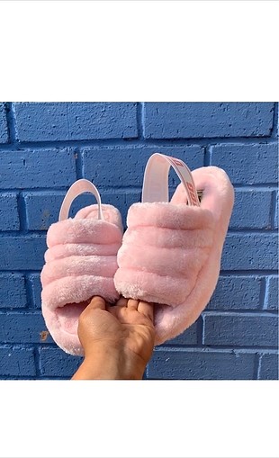 Ugg pembe