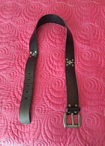 Deriden harika metal baskılı kemer