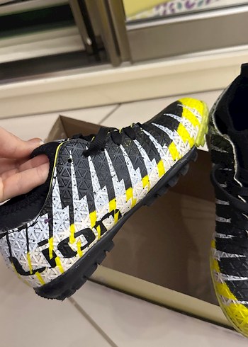 Sarı Yılan Desenli Erkek Futbol Ayakkabısı - Görsel 3