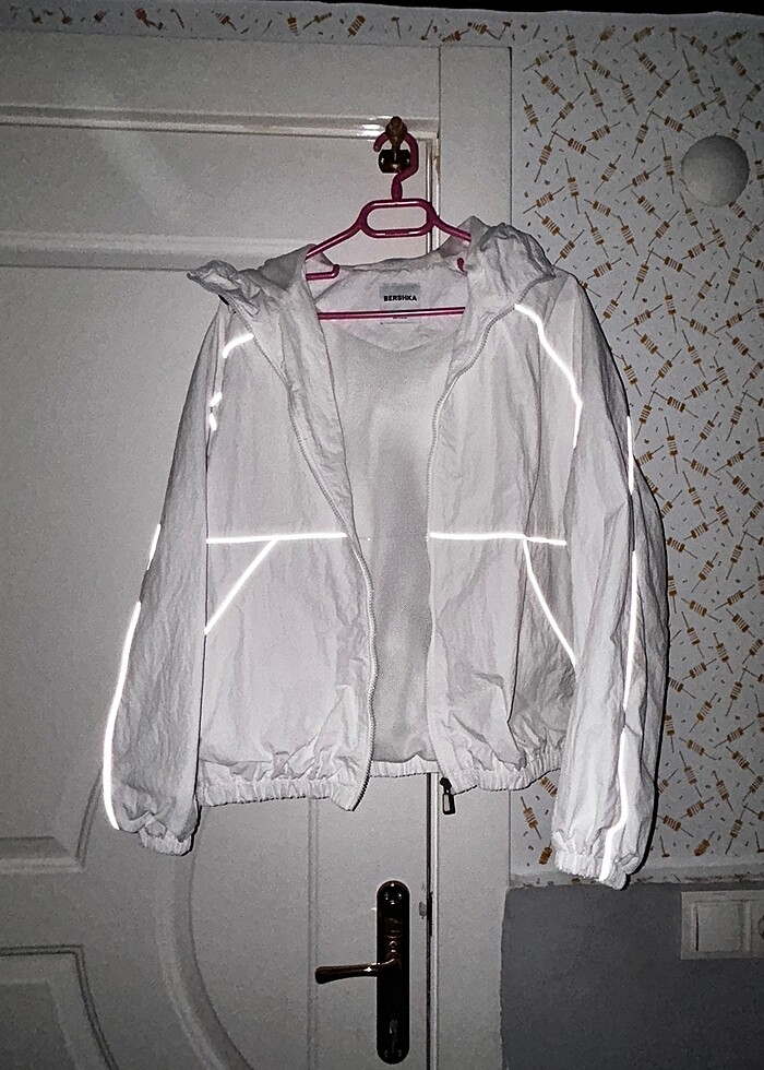 Beyaz yağmurluk - Görsel 2