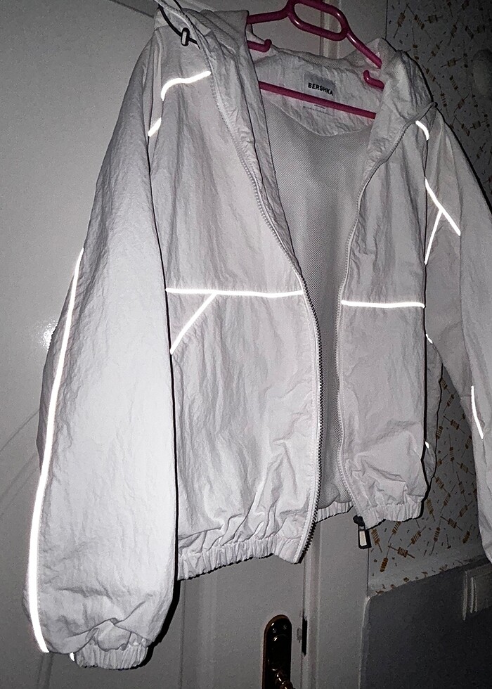 Beyaz yağmurluk - Görsel 3