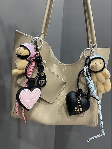 Hello Kitty Pembe kasklı ayıcık charm- anahtarlık