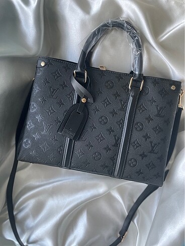 Louis Vuitton LOUİS VUİTTON