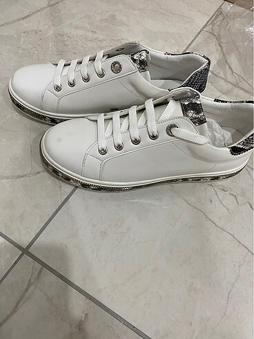 37 Beden beyaz Renk Beyaz sneakers