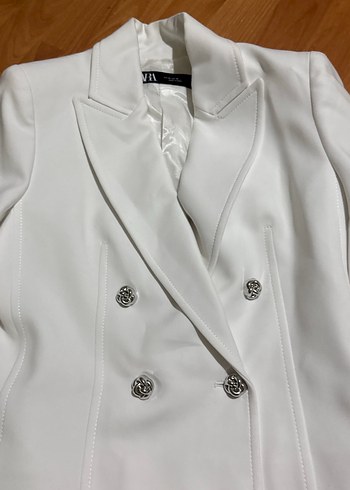 Beyaz Düğmeli Kadın Blazer Ceket