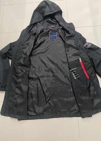 TOMMY HILFIGER Siyah Kapüşonlu İnce Mont - Görsel 4