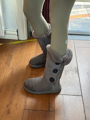 Ugg Bot