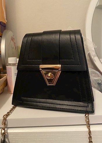 Zincir Detaylı Siyah Deri  Çanta - Görsel 3