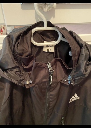 Adidas Siyah Kapüşonlu Erkek Yağmurluk - Görsel 2