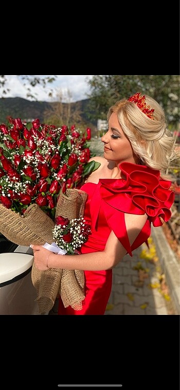 Kırmızı abiye elbise