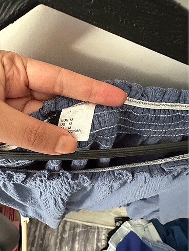 H&M H&M mavi bluz omzu açık