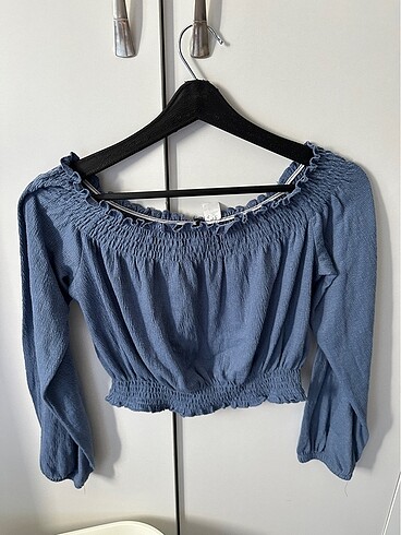 H&M mavi bluz omzu açık
