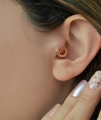 Beşgen Tragus Helix Kıkırdak Piercing