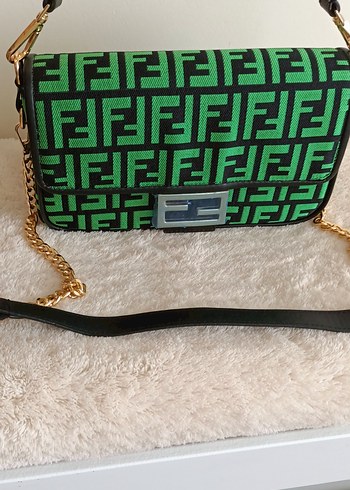 Zincir Detaylı Yeşil Desenli Kadın Çapraz Çanta fendi