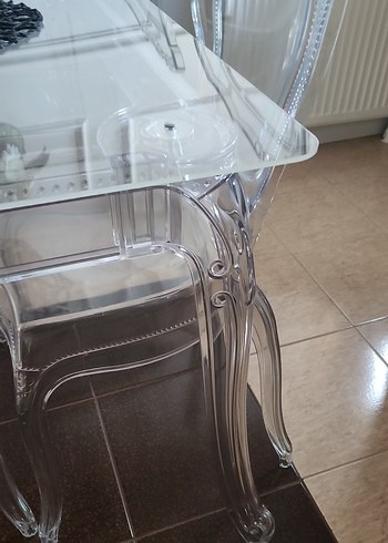 Şeffaf Plastik Masa ve Sandalye Seti - Görsel 3