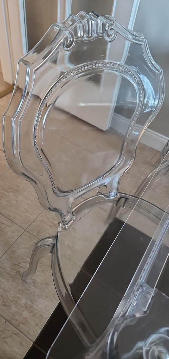 Şeffaf Plastik Masa ve Sandalye Seti - Görsel 2