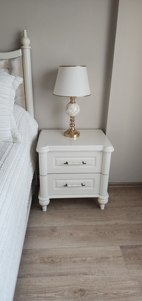 Beyaz ve Altın Masa Lambası - Görsel 2