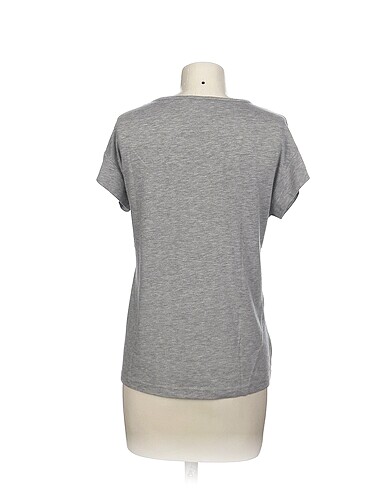 40 Beden Trendyol & Milla T-shirt %70 İndirimli.
