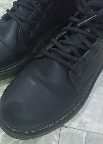 Siyah Bağcıklı Kadın Bot - Görsel 5