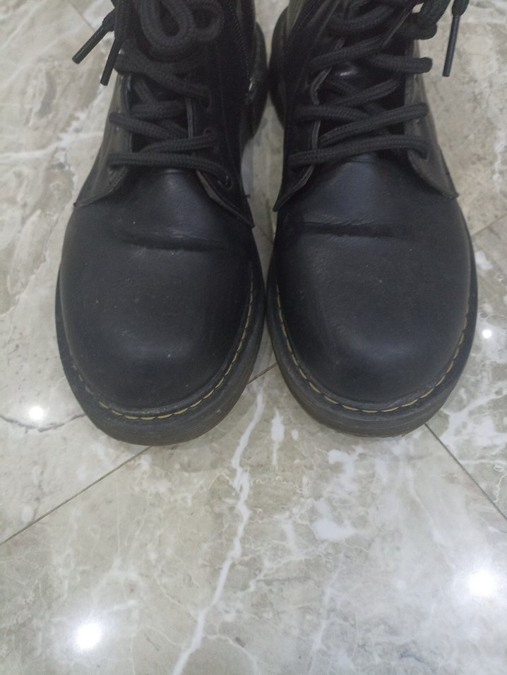 Siyah Bağcıklı Kadın Bot - Görsel 2