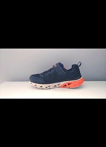 32 Beden Skechers çocuk ayakkabı