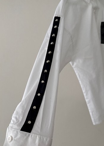Düğmeli Beyaz çoçuk  Gömlek Siyah Cepli - Görsel 2