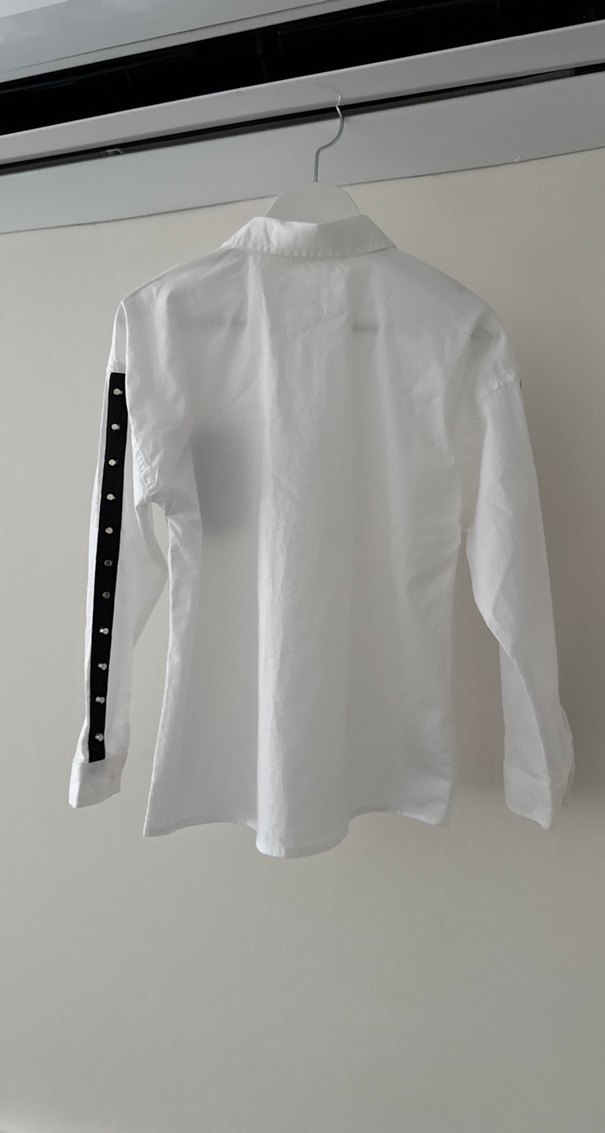 Düğmeli Beyaz çoçuk  Gömlek Siyah Cepli - Görsel 5