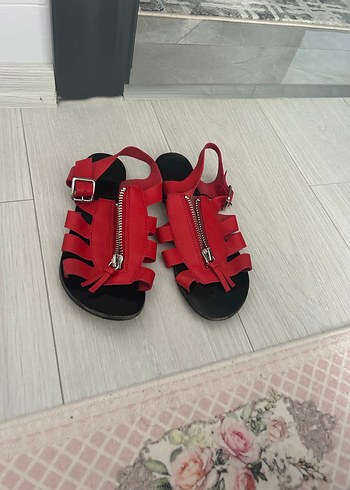 37 Beden Kırmızı Fermuarlı kadın sandalet
