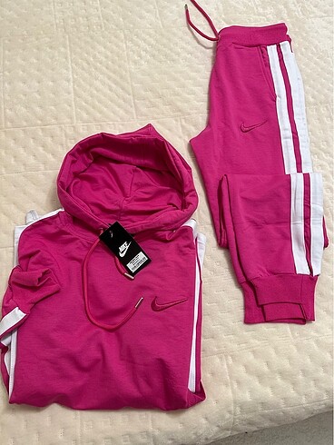 l Beden Nike eşofman takimi