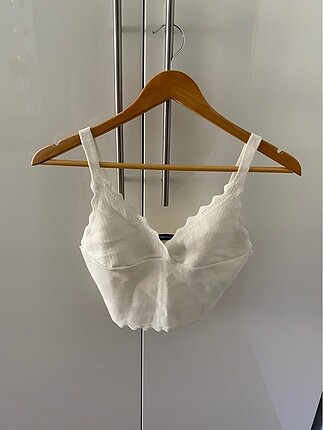 Ekru crop top