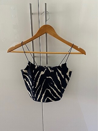 Zebra desenli askılı crop top