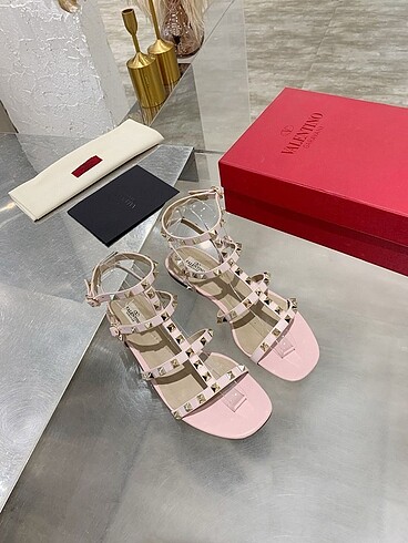 37 Beden çeşitli Renk Valentino deri sandalet