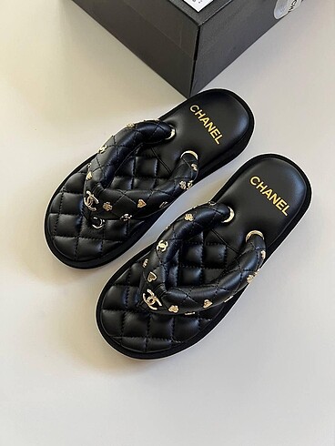 Chanel parmak arası terlik