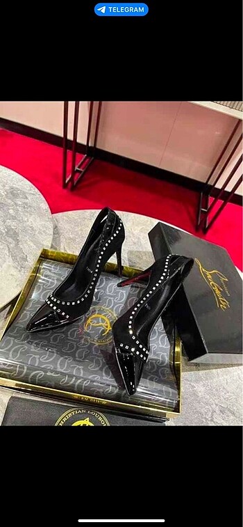 Christian Louboutin Christian loubotin topuklu ayakkabı