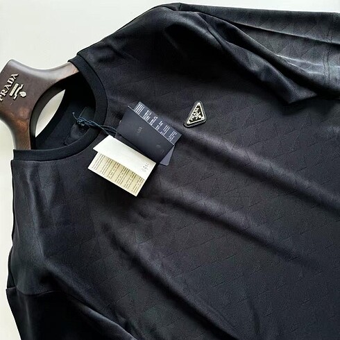 m Beden siyah Renk Prada erkek tshirt