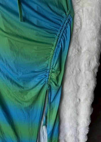 Drapeli Çok Renkli Uzun Straplez Elbise - Görsel 3