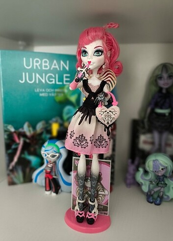  Monster high bebek