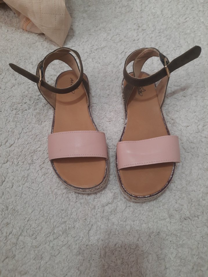 Bej Pastel Tokalı  Kadın Sandalet sadece 2 kere kullanildi - Görsel 2