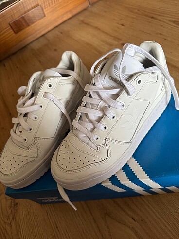 36 Beden Adidas Spor Ayakkabı