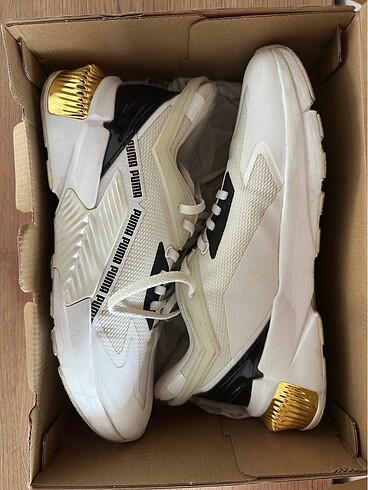 38,5 Beden beyaz Renk PUMA SPOR AYAKKABI