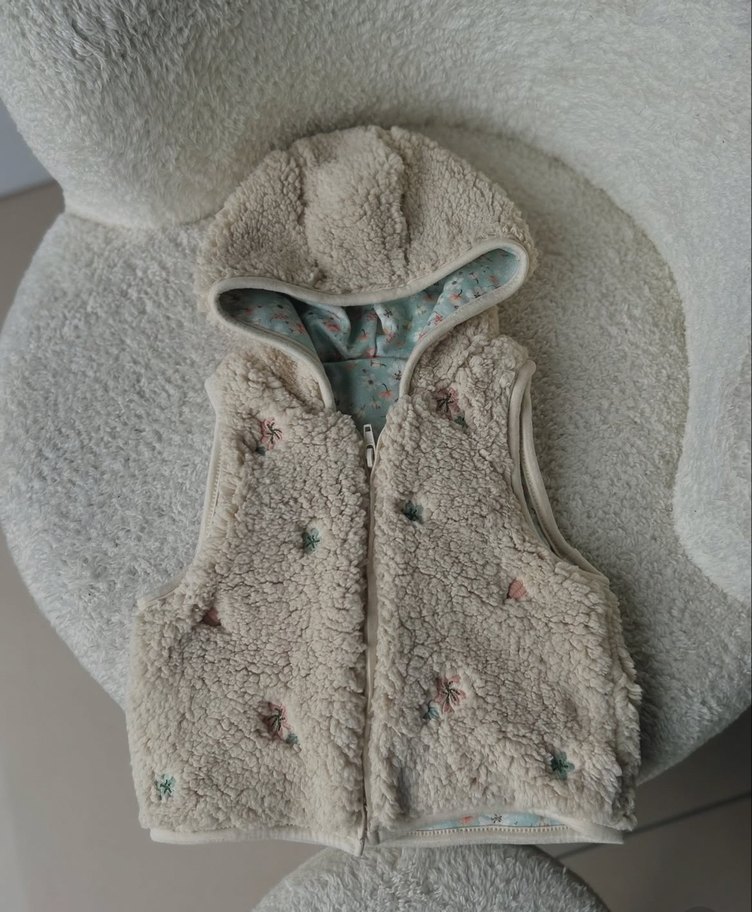 Kız Çocuk Nakışlı Kapüşonlu Bej Yelek - Görsel 3