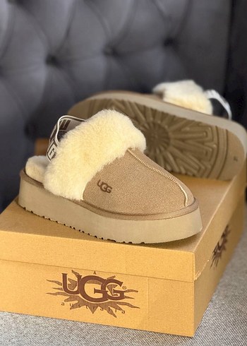 UGG Kadın Bej Süet Tüylü Dolgu Topuk Terlik