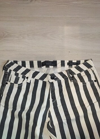 29 Beden çeşitli Renk Guess kadın pantolon