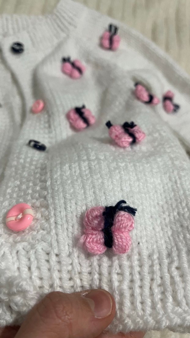 Kız Çocuk Beyaz Nakışlı Örgü Hırka - Görsel 5