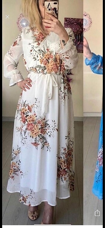 Beyaz çiçekli şifon elbise