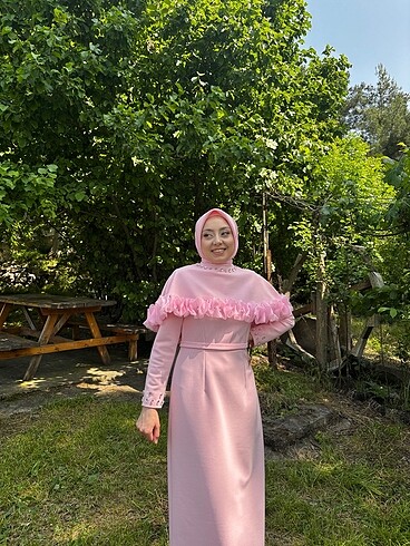 Pembe elbise