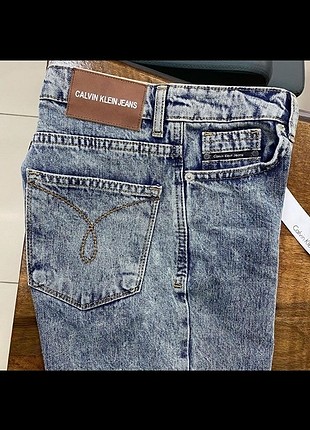 Calvin Klein mom jean 