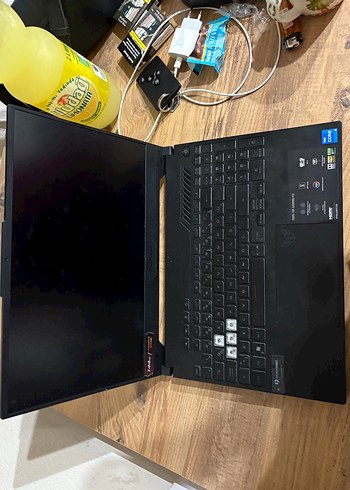 Siyah ASUS oyun laptopu - Görsel 2